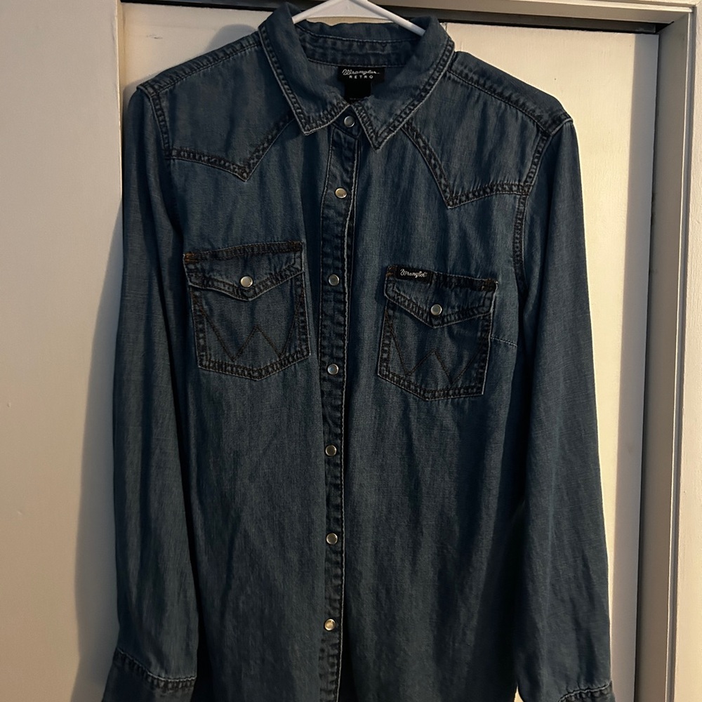 NWOT Wrangler Denim Button-Up Shirt